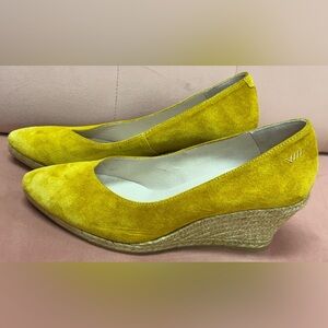 Viscata Women's Marquesa Yellow Suede Espadrille
Wedge Shoes Size 8.5 EU 39